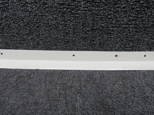 76265-000 Piper PA28-151 Middle Window Retainer Top LH