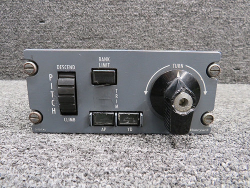 7003897-907 Honeywell PC-400 Autopilot Controller with Connector