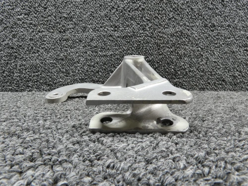 0841106-5 Cessna 310N Main Landing Gear Door Retraction Idler Assembly LH