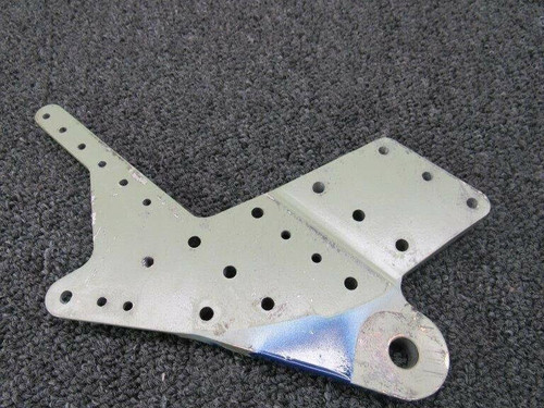 0713366-2 Cessna 182T Fitting RH