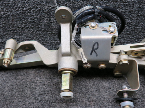 33521-009, 37613-001 Cirrus SR22 Door Actuation Assy w Powered Lock Solenoid RH