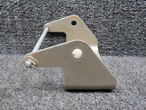 10523-002 Cirrus SR22 Rudder/Elevator Pulley Bracket