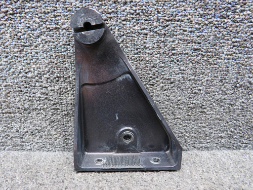 29080-005 Cirrus SR22 Aft Seatbelt Attach Hinge RH