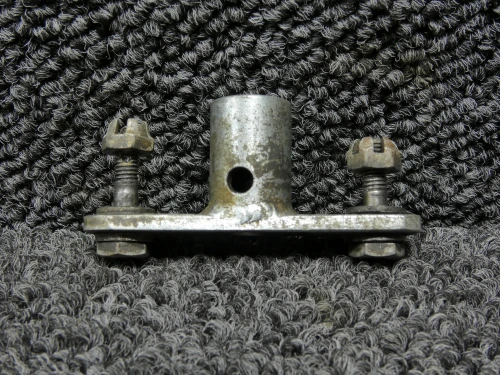 AV0470 Cessna 401 Cabin Door Latch Arm