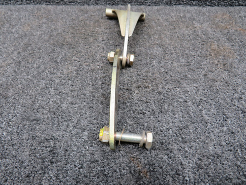 1133085-3, 1133085-2 Cirrus SR22 Air Conditioning Compressor Arm Assembly