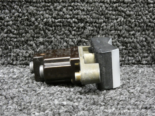 1TP1-7 IAI 1124 Westwind I Hot Cold Toggle Switch