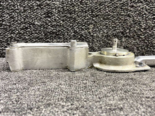 0811529-2 Cessna 310Q Cabin Door Latch Assembly