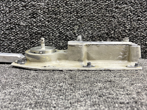 0811529-2 Cessna 310Q Cabin Door Latch Assembly