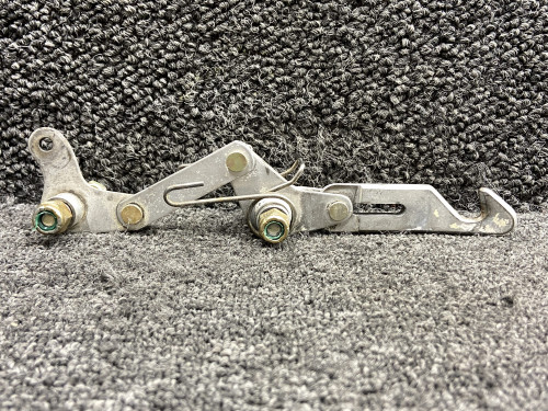 0811486-47, 0811477-1 Cessna 310Q Upper Cabin Door Latch Arm & Bellcrank