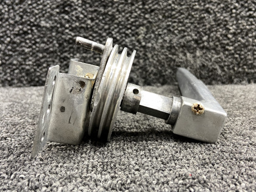 0811490-88, 0811548-1 Cessna 310Q Cabin Door Latch Handle with Pulley