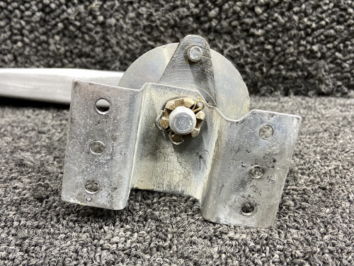 0811490-88, 0811548-1 Cessna 310Q Cabin Door Latch Handle with Pulley