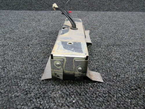 0711777-7 Cessna T210N Housing Instrument Light Overhead (Volts: 28) (S18)