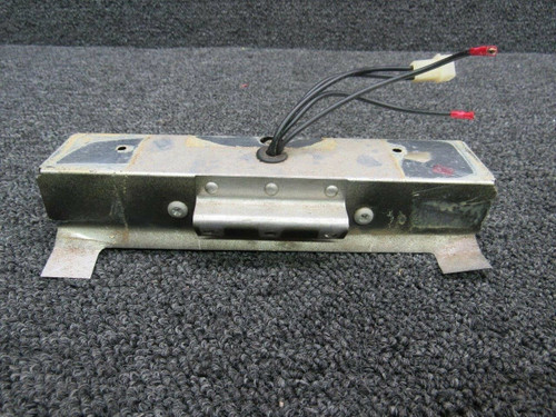 0711777-7 Cessna T210N Housing Instrument Light Overhead (Volts: 28) (S18)