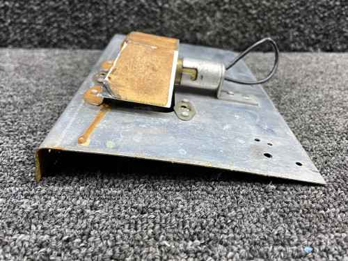 0851863-3 Cessna 421B Nacelle Courtesy Light Assembly (Modified Plate)