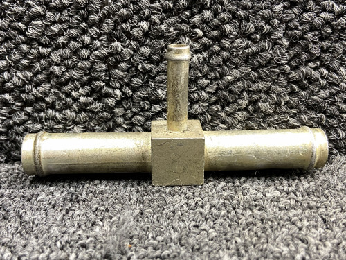 1K30-8-8-4 Cessna 421B Instrument Panel Vacuum Fitting