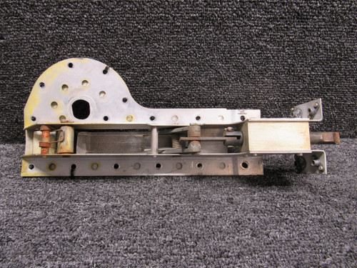 0851781-3, 0851781-22, 0851781-9 Cessna 421C Wing Locker Baggage Door Latch Assy