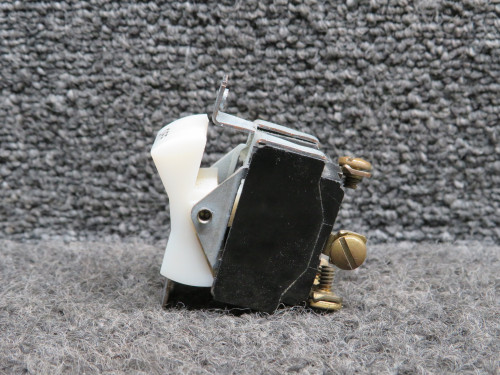 588-064 (Alt: 99377-034) Piper PA34-200T Propeller De-Ice Switch Assembly