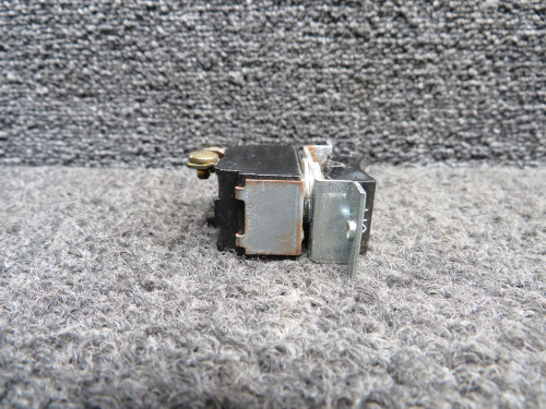 688-182 (Alt: 99377-062) Piper PA34-200T Defrost Switch
