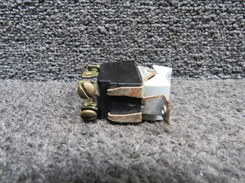 587-846 (Alt: 99377-015) Piper PA34-200T Navigation Light Switch