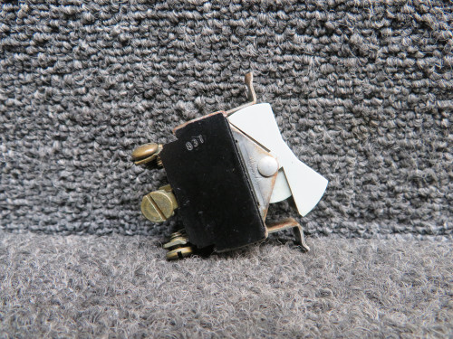 587-846 (Alt: 99377-015) Piper PA34-200T Navigation Light Switch