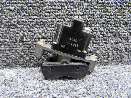 1TP1-2 Und Lab Rocker Switch