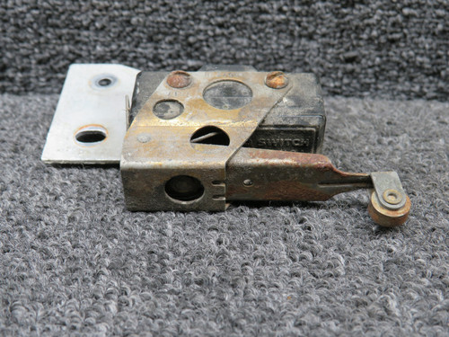 45-361117, 45-361117-1 Beechcraft F33A Flap Down Limit Switch with Bracket