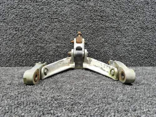 4330086 Aero Commander 680F Main Gear Door Operating Yoke