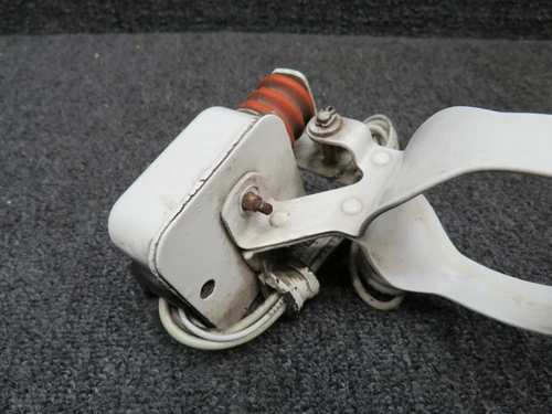 002-361013-31, 002-361013-29 Beech F33A Main Gear Safety Switch with Bracket LH