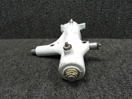 67926-033 (Use: 67926-043) Piper PA34-200T Main Gear Trunnion Assembly RH