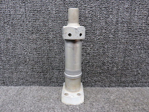 0541124, 0441130-1 Cessna 172B Main Gear Axle Assembly with Nut