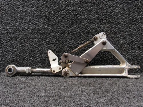 67025-009, 67797-006 Piper PA28RT-201T Main Gear Truss Assembly LH w Link