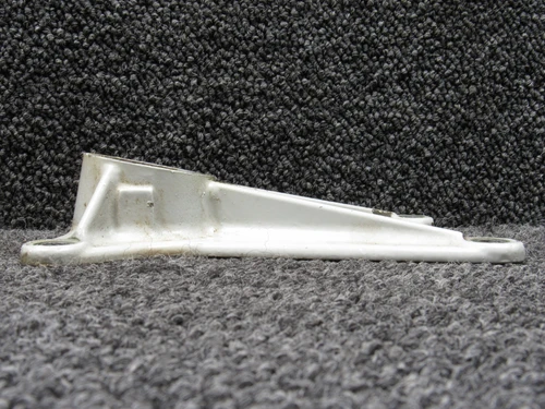 67042-013 Piper PA28RT-201T Aft Trunnion Fitting