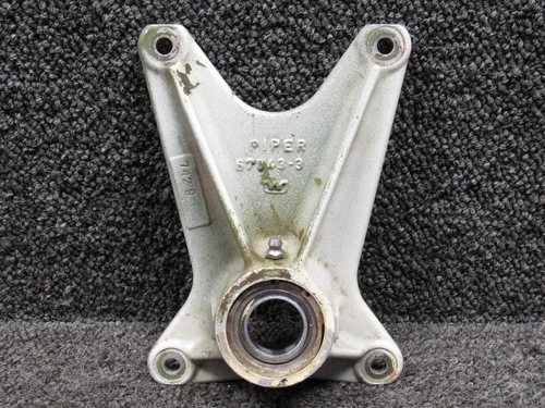 67042-013 Piper PA28RT-201T Aft Trunnion Fitting