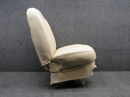0700630-15 Cessna 210H Vertically Adjustable Seat Assembly Pilot