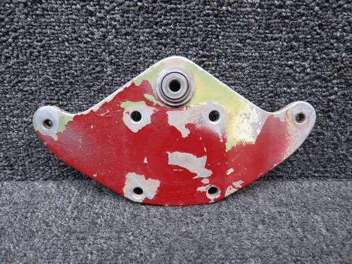 0534122-1 (Use: 0534128-1) Cessna 172G Aft Elevator Bellcrank