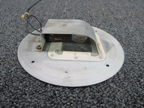 0521101-2 / 0521101-6 Cessna 172P Courtesy Light Assy (Volts: 28)