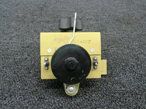 Cessna 2660019-1 / 2613349-12 Cessna 208B Knob Aileron Trim W/ Bracket