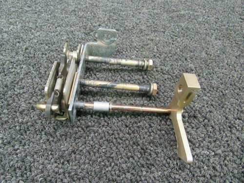 Cirrus 21861-001 / 20293-003 Cirrus SR20 Cabin Door Lower Rotary Latch LH W/ Bracket