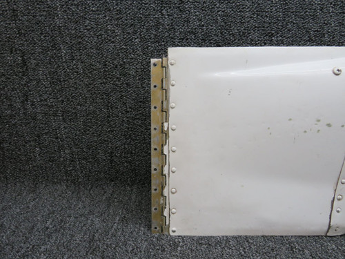 0826002-203 (Use: 0826002-209) Cessna 402 Main Gear Door RH (White)