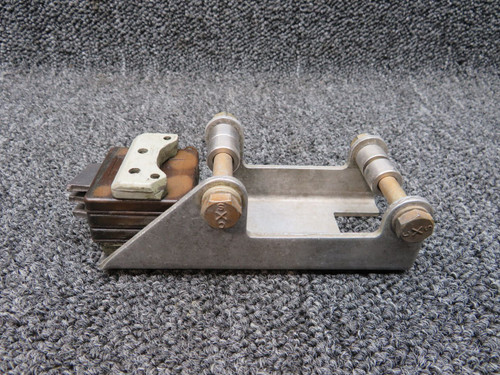 3E2046-1 / 4E1817 Beech 58P Propeller De-Ice Brush Block W/ Bracket (Volts: 28)