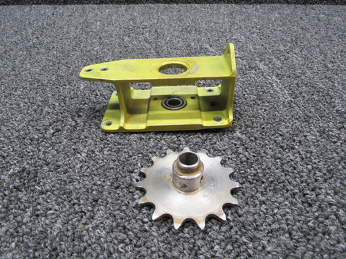 Piper 20999-000 Piper PA24-250 Control Wheel Shaft Sprocket and Bracket Assembly RH