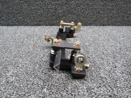 Cirrus 14938-003 Cirrus SR22T Yoke Bearing Mount W/ Hardware LH Hours 695.5