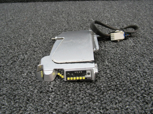 Whelen 01-0790927-L0 USE 90827L0 Cirrus SR22T Whelen Wing Tip Light LH Volts 28