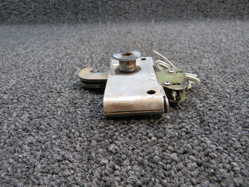 5011287-2 Cessna 402C Cargo Door Latch Assembly Upper / Lower W/ Plate