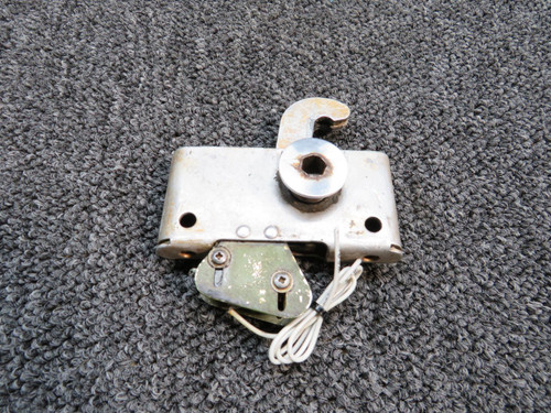 5011287-2 Cessna 402C Cargo Door Latch Assembly Upper / Lower W/ Plate