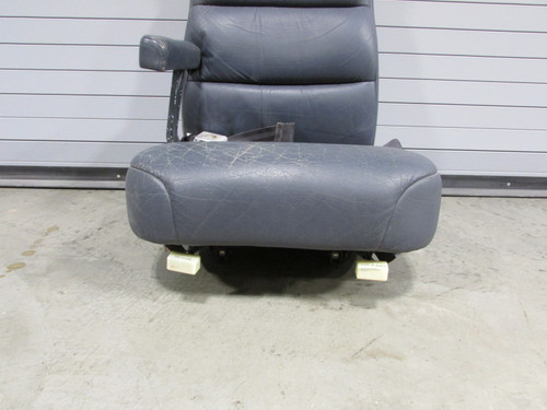 0812822-13 Cessna 310Q Left Center Seat