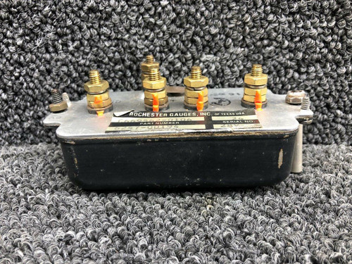 Rochester C669562-0106 M/N 6247-00194 Rochester Fuel Quantity Cluster W/ Transmitters