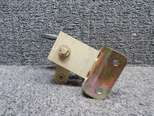 20324-002, 20322-002 Cirrus SR22 Cabin Door Latch Mechanism w Handle