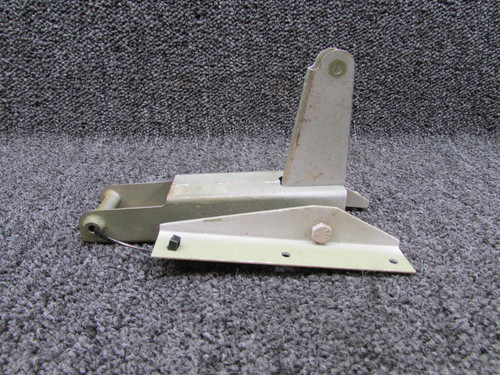 1260059-1, 1220089-1 Cessna T206H Flap Bellcrank Assembly Outboard with Supports