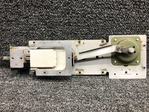 Cessna Aircraft Parts 0511256-2 / 0413195-5 / 1511212-5 Cessna 172H Cabin Door Latch Assembly RH